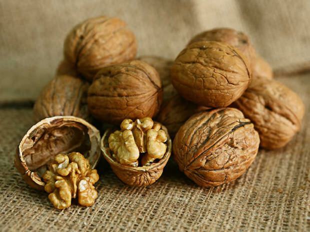 Ako odstrániť škvrnu od orecha? Ako odstrániť škvrnu z vlašských orechov, 7 metód škvŕn z vlašských orechov