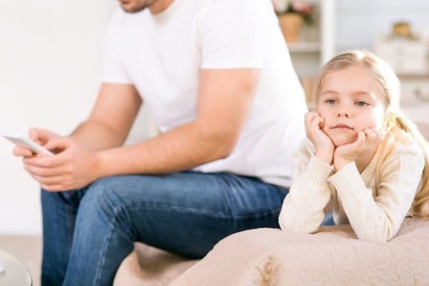 Čo robiť, ak s vami vaše dieťa nechce hovoriť?