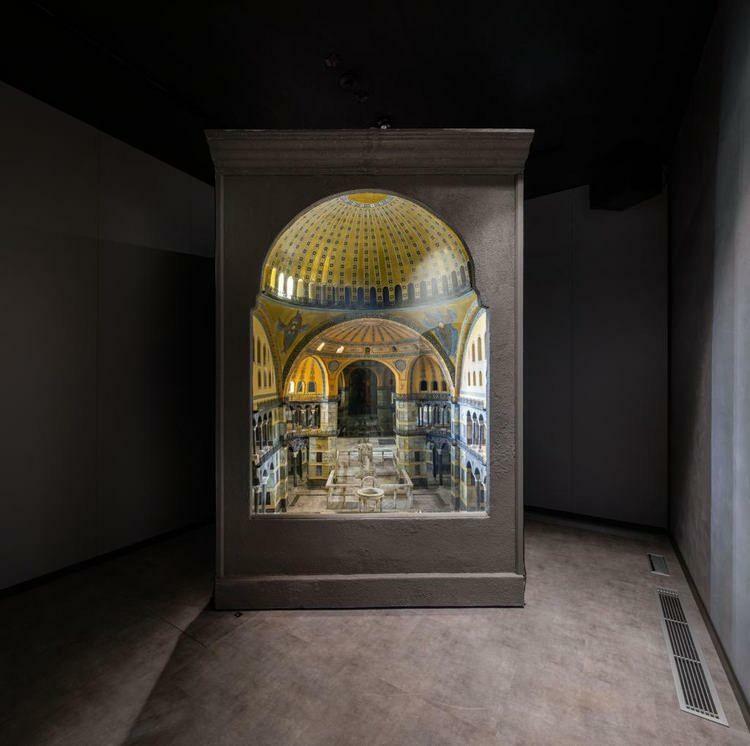 Scény z historického múzea Hagia Sophia