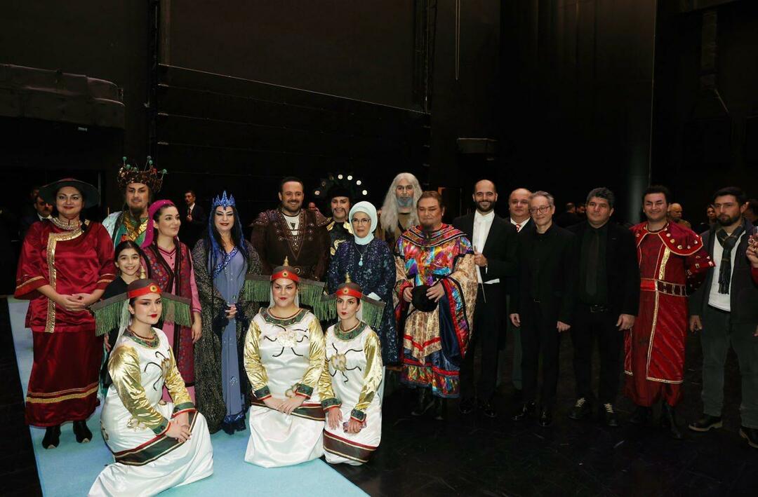 Emine Erdoğan sledovala operu Turandot