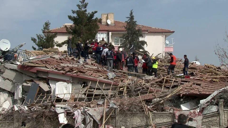 Emine Erdoğan vyjadrila svoje želanie všetkého najlepšieho všetkým občanom postihnutým zemetrasením v Malatyi