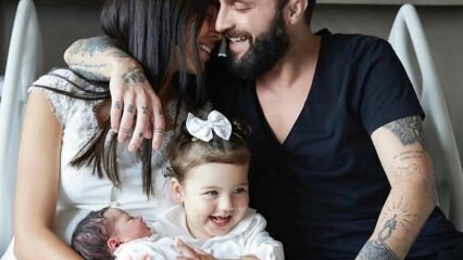 Berkayho žena Özlem Ada Şahin učila Mevlit pre svoje novonarodené dieťa!
