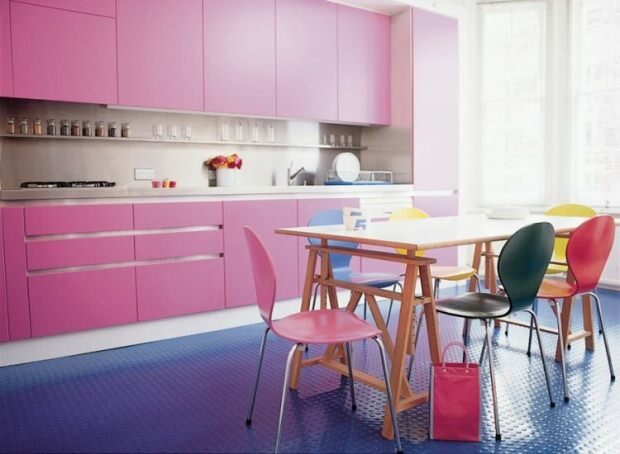 ružová modrá kuchynská dekorácia