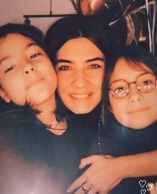 Tuba Büyüküstün zdieľala obrázok so svojimi dcérami