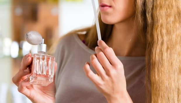 Ako rozumieť falošným parfumom? Aké sú škody na falošných parfumoch?