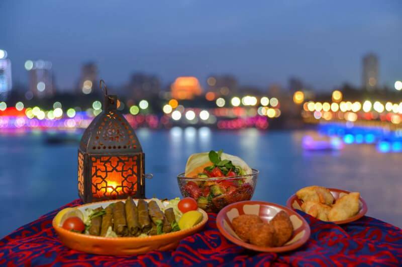 Dyt. Špeciálne stravovacie návrhy od Sena Karahana na mesiac ramadán