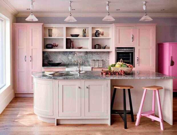 ružová kuchynská dekorácia