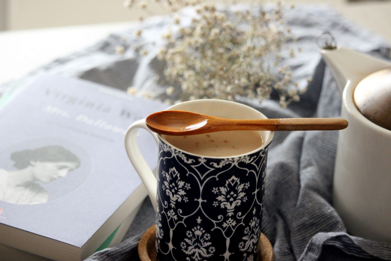 Čo je Chai Tea Latte a ako sa vyrába? Čo je v čaji Chai Latte?