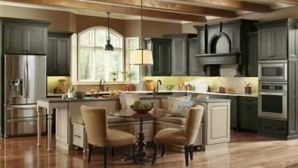 Návrhy dekorácií, ktoré vytvoria priestor na posedenie vo vašej kuchyni