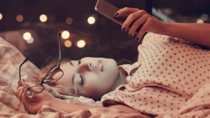 Čo spôsobuje používanie telefónu pred spaním?