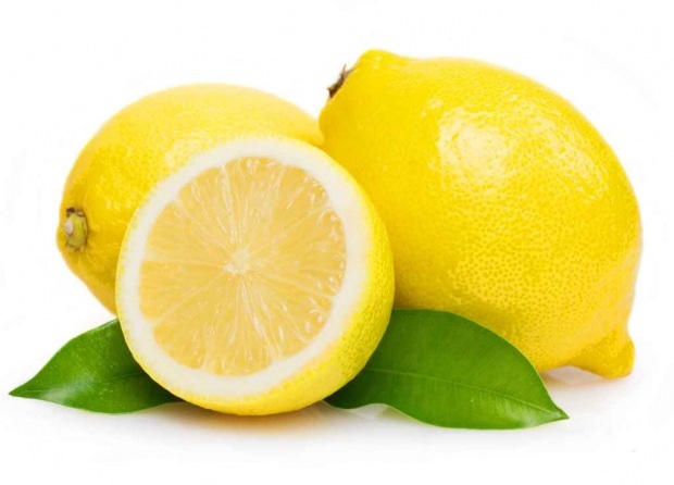 Odstraňovanie škvŕn steny citrónom