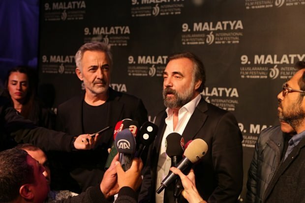 Mehmet Aslantuğ a Oktay Kaynarca