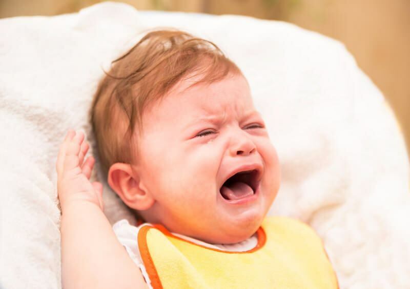 Je škodlivé potriasť bábätkami, ktoré vstávajú? Ako opustiť stojaci hojdací zvyk?