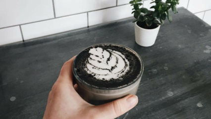 Ako vyrobiť čiernu latte?