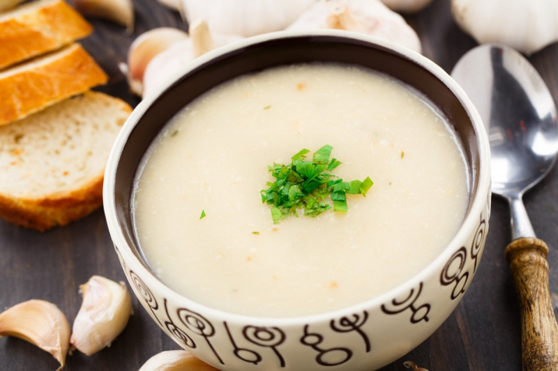 Ako pripraviť cesnakovú polievku? Nádherný recept na liečivú cesnakovú polievku