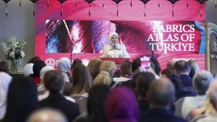 Prvá dáma Erdoğan sa stretla s manželkami lídrov v New Yorku: Anatolské tkanie bolo oslnivé