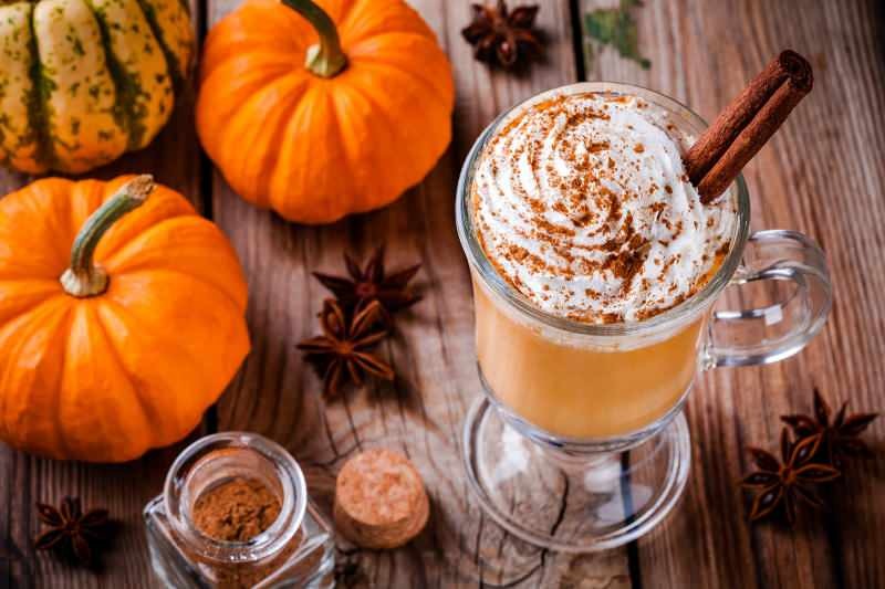 Ako si vyrobiť Pumpkin Spice Latte? Čo je v Pumpkin Spice Latte?