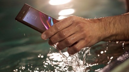 Čo by sa malo urobiť, keď telefón spadne do vody?