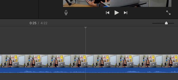 Keď video rozdelíte na segmenty, nájdite miesta, kde sa zvuk zmení na rovnú čiaru.