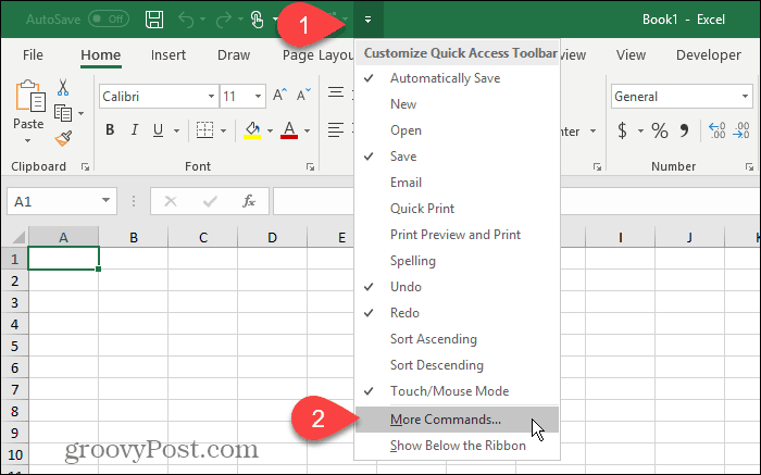 Na paneli nástrojov Rýchly prístup v Exceli vyberte Ďalšie príkazy