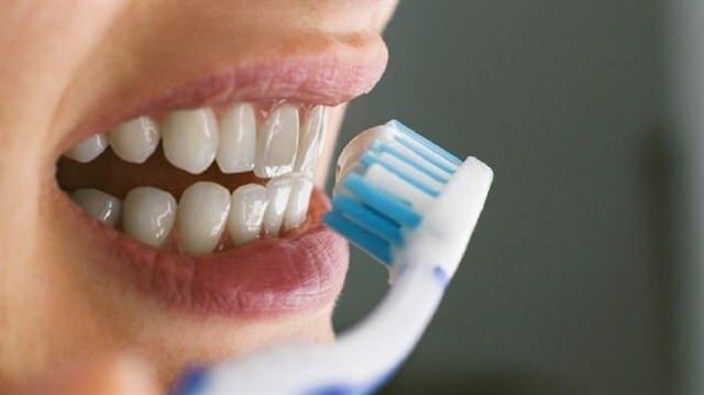 Prerušuje sa čistenie zubov hladom?