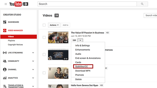 V správcovi videí YouTube vyberte možnosť Titulky / CC z rozbaľovacej ponuky Upraviť vedľa videa, ktoré chcete označiť.