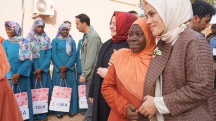 Esra Albayrak sa pripojil k potravinovej pomoci spoločnosti TİKA pre Burkinu Faso