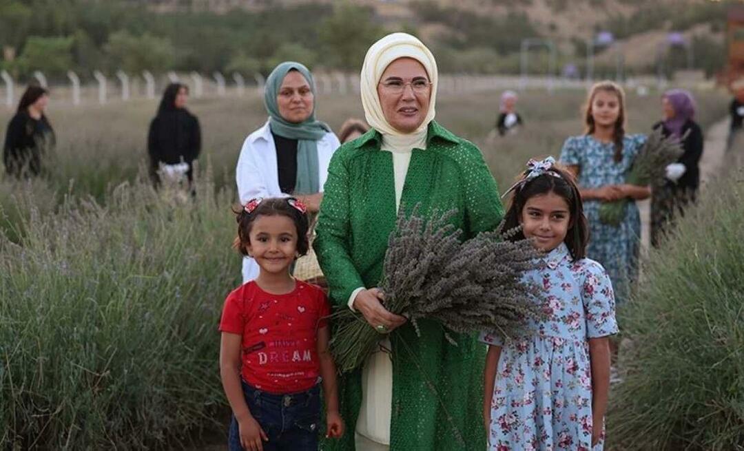 Prvá dáma Erdoğan navštívila Ekologickú dedinu a zbierala levanduľu v Ankare