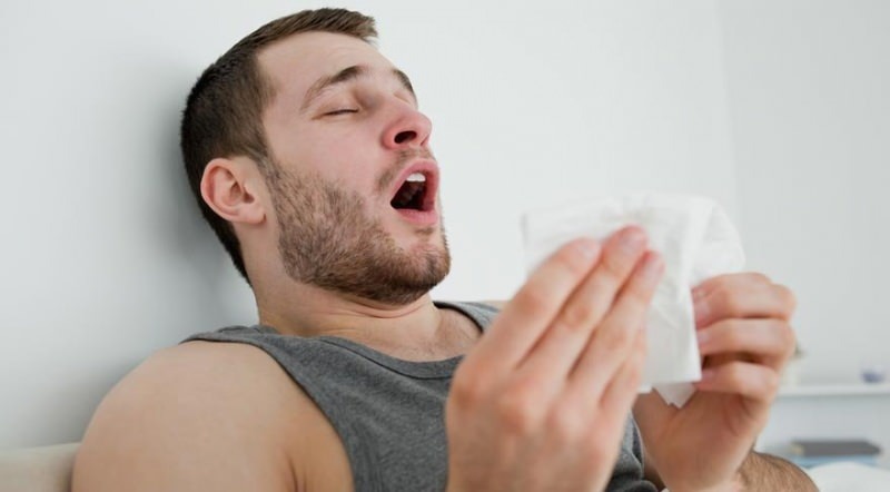 Je kýchanie známkou koróny? Príznaky alergie a koronavírusu