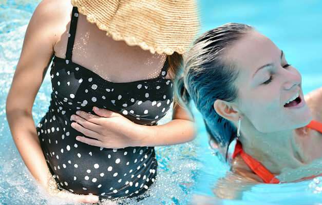Výhody plávania počas tehotenstva! Je možné vstúpiť do bazéna počas tehotenstva?