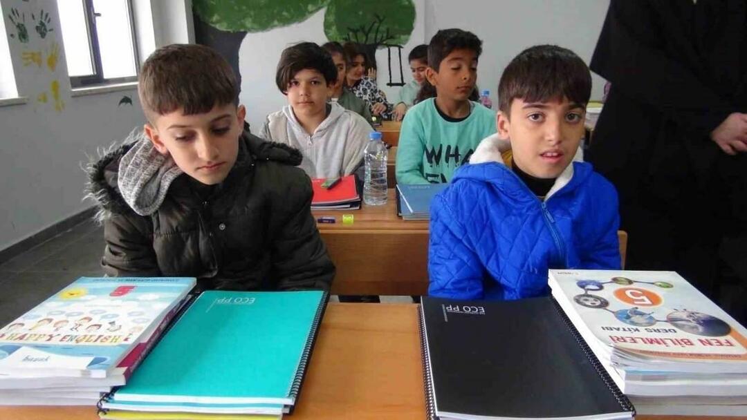 deti, ktoré prežili zemetrasenie, začali vyučovanie v iných mestách