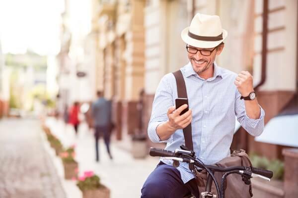 Mobilný miestny marketing vám pomáha osloviť zákazníkov, ktorí sú na cestách vo vašej blízkosti.