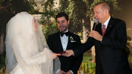 Erdogan a Temel Karamollaoğlu sa zišli na svadbe