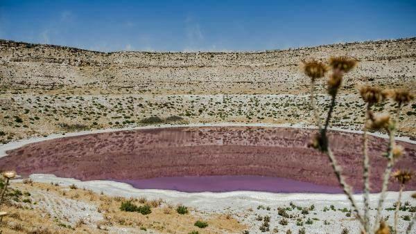 Farba jazera Meyil Obruk sa zmenila na ružovú!