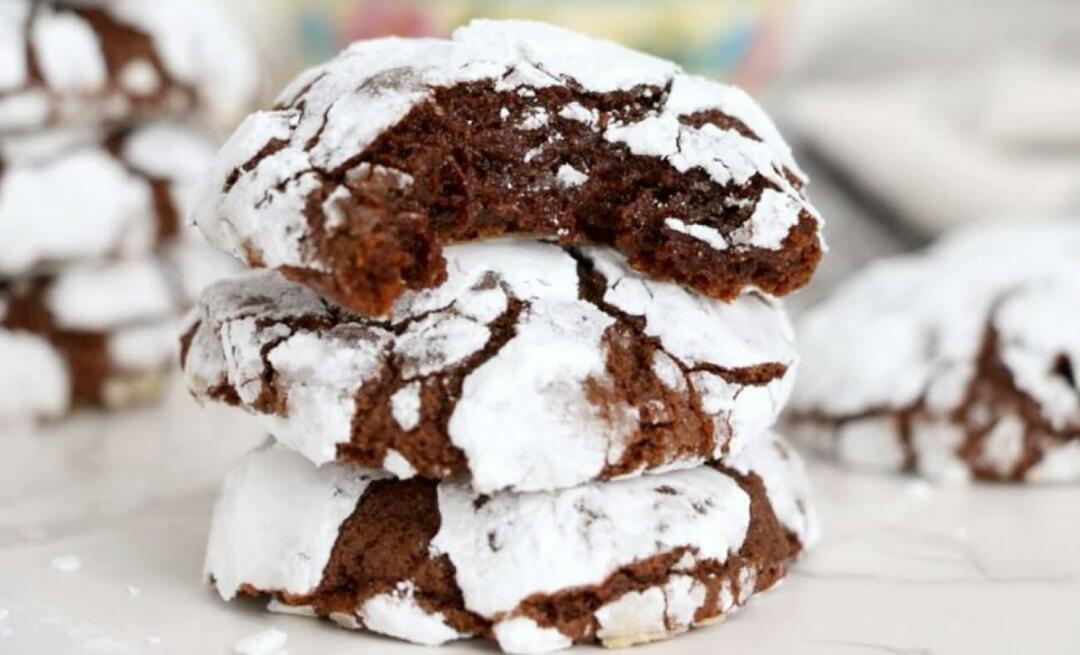 Ako pripraviť popraskané sušienky, ktoré sa topia v ústach? Kakaové popraskané sušienky s príchuťou brownie!
