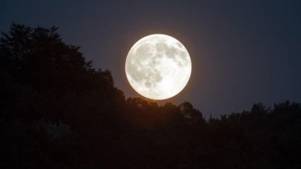 Čo je Super mesiac? Ako dochádza k zatmeniu Super Mesiaca? Kedy sa koná Super mesiac?