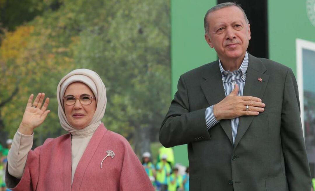 Emine Erdoğan poďakovala strednej škole Ayaskent İrfan Kırdar v İzmire