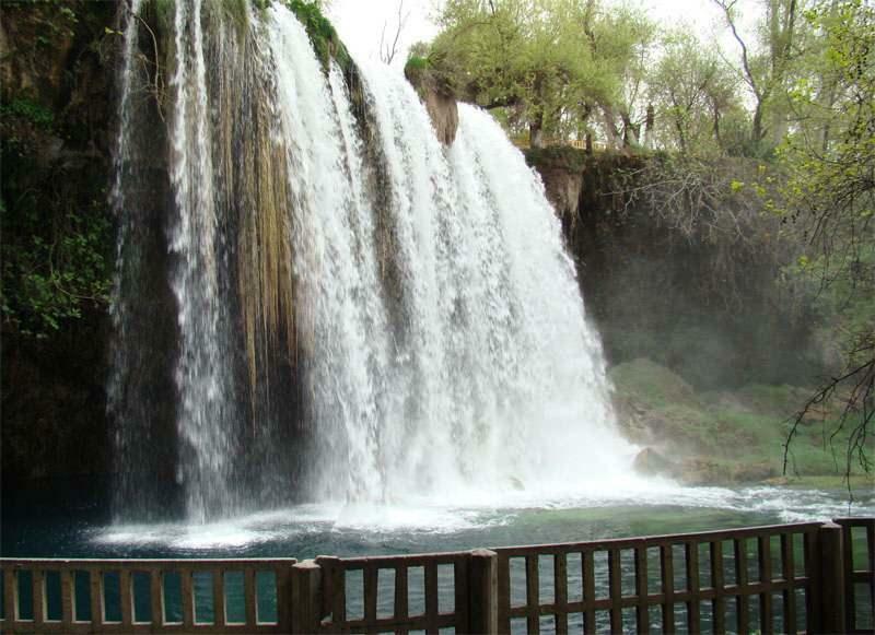 Scény z vodopádov Duden