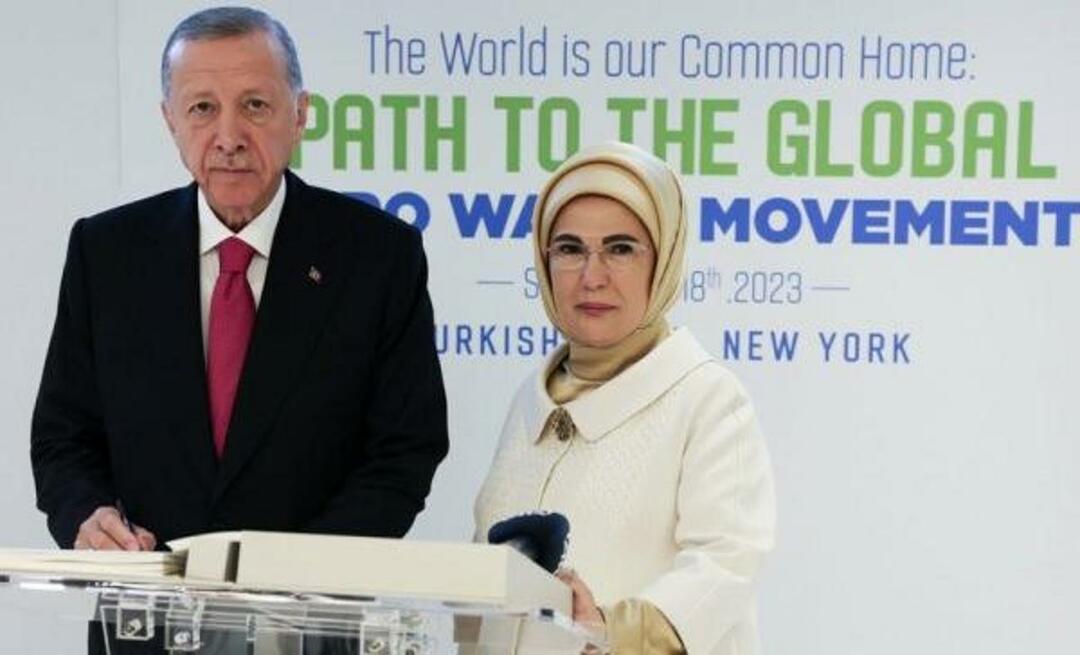 Gesto prezidenta Erdoğana, ktorý ako prvý podpísal „Vyhlásenie dobrej vôle s nulovým odpadom“, svojej manželke Emine Erdoğanovej!