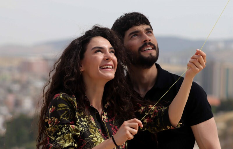 Prvé vyhlásenie koordinátora skupiny po kríze Akın Akınözü v súbore televízneho seriálu Hercai