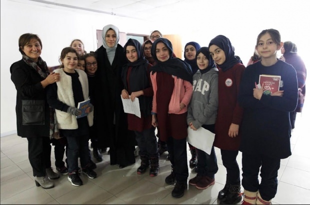 Esra Albayrak na slávnostnom odovzdávaní symbolov projektu Visionary Goals for Girls!