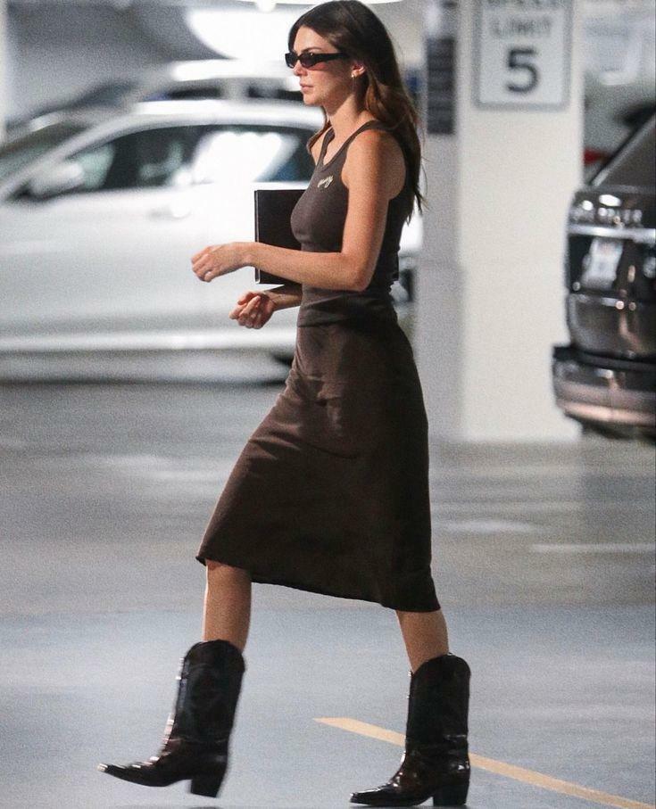 Kombinácia kovbojských topánok Kendall Jenner 