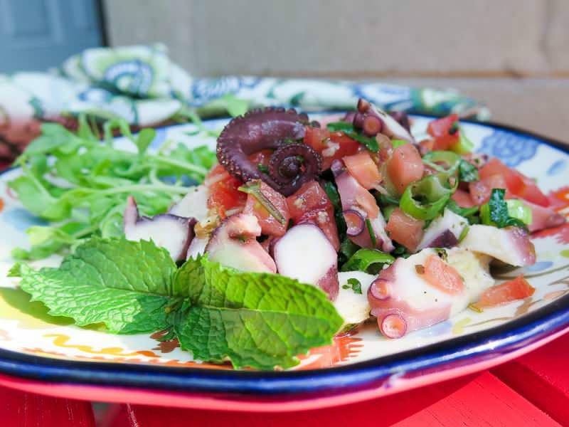 Ako pripraviť chobotnicový šalát s drvenými olivami? Najjednoduchší chobotnicový šalát s drvenými olivami ...