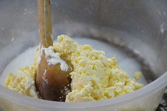 Ako sa vyrába maslo zo surového mlieka