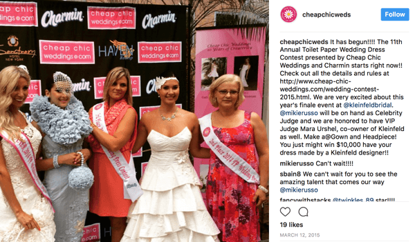 Charmin je jedným zo sponzorov každoročnej spoločenskej súťaže, kde zákazníci vyrábajú svadobné šaty z toaletného papiera. V súťaži 2015 sa ceny zúčastnila aj Kleinfeld Bridal, ktorá pre víťazku získala odmenu šitím na mieru.