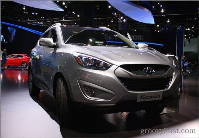Poháňaný debutmi Hyundai Tucson Fuel Cell v roku 2015
