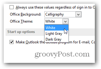 Office 2013 zmeniť farebnú tému - kliknite na farbu
