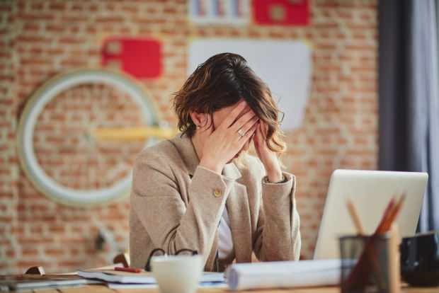 nadmerný stres spôsobuje v pracovnom prostredí neustálu únavu