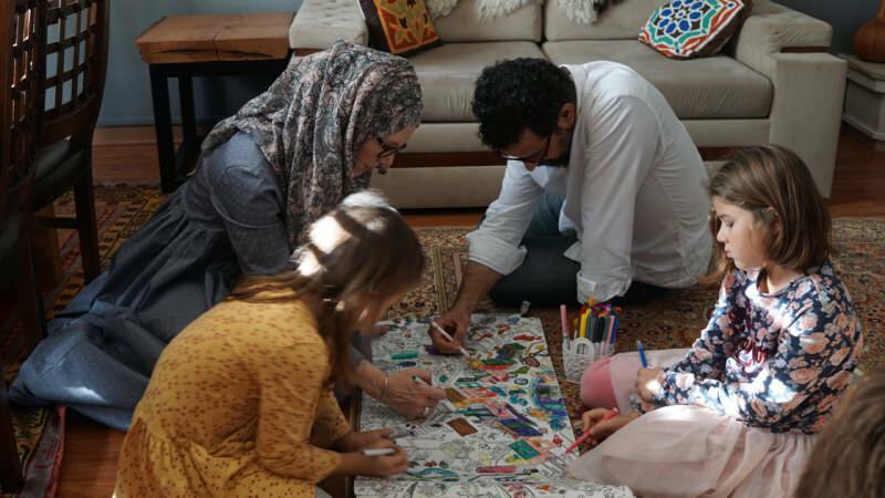 Moslimská kanadská matka hovorí o islame so svojimi 5 deťmi na sociálnych sieťach