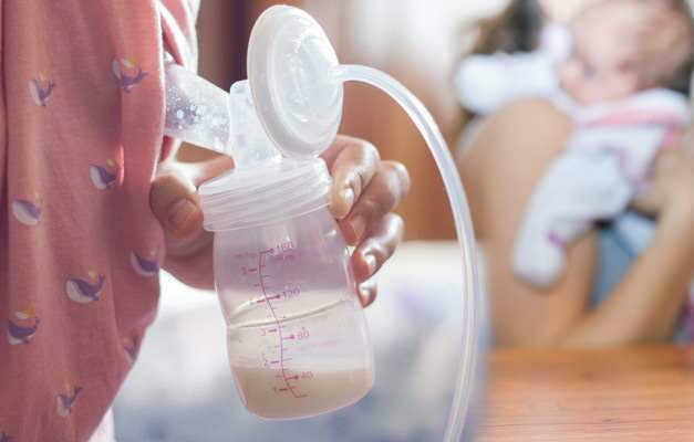 Ako je materské mlieko dojené a uchovávané?